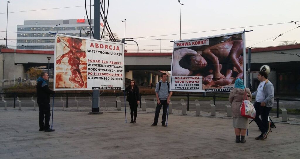 Pikieta w Krakowie zatrzymaj aborcję / Dzieci w Polsce są zabijane
