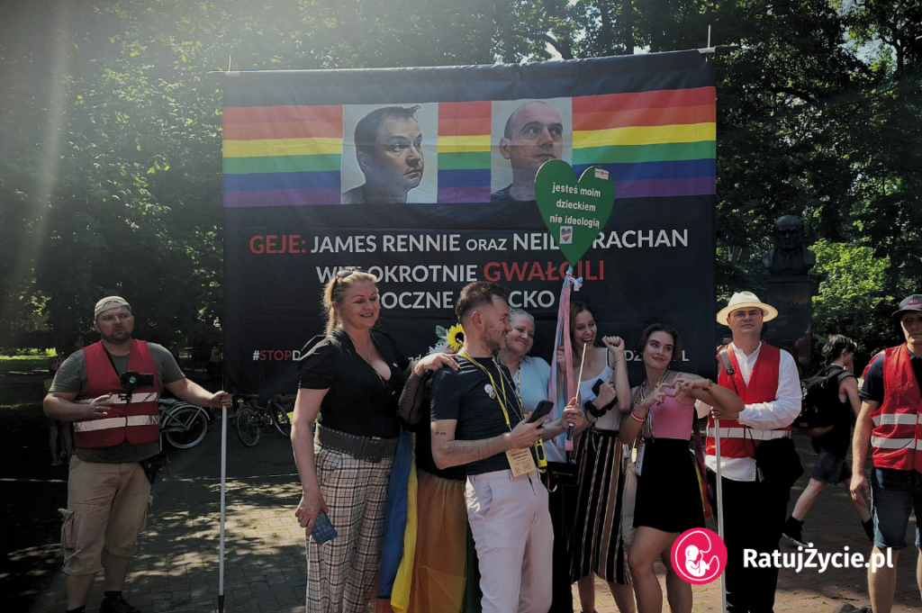 Parada LGBT w Kielcach. Selfie z pedofilem