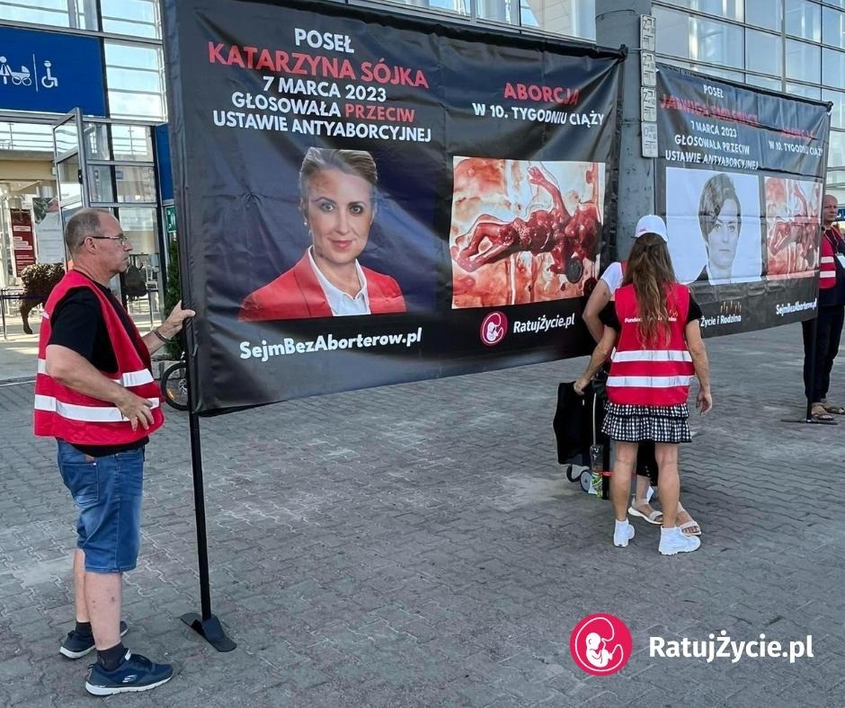 Pikieta w Poznaniu. Katarzyna Sójka głosowała przeciw życiu